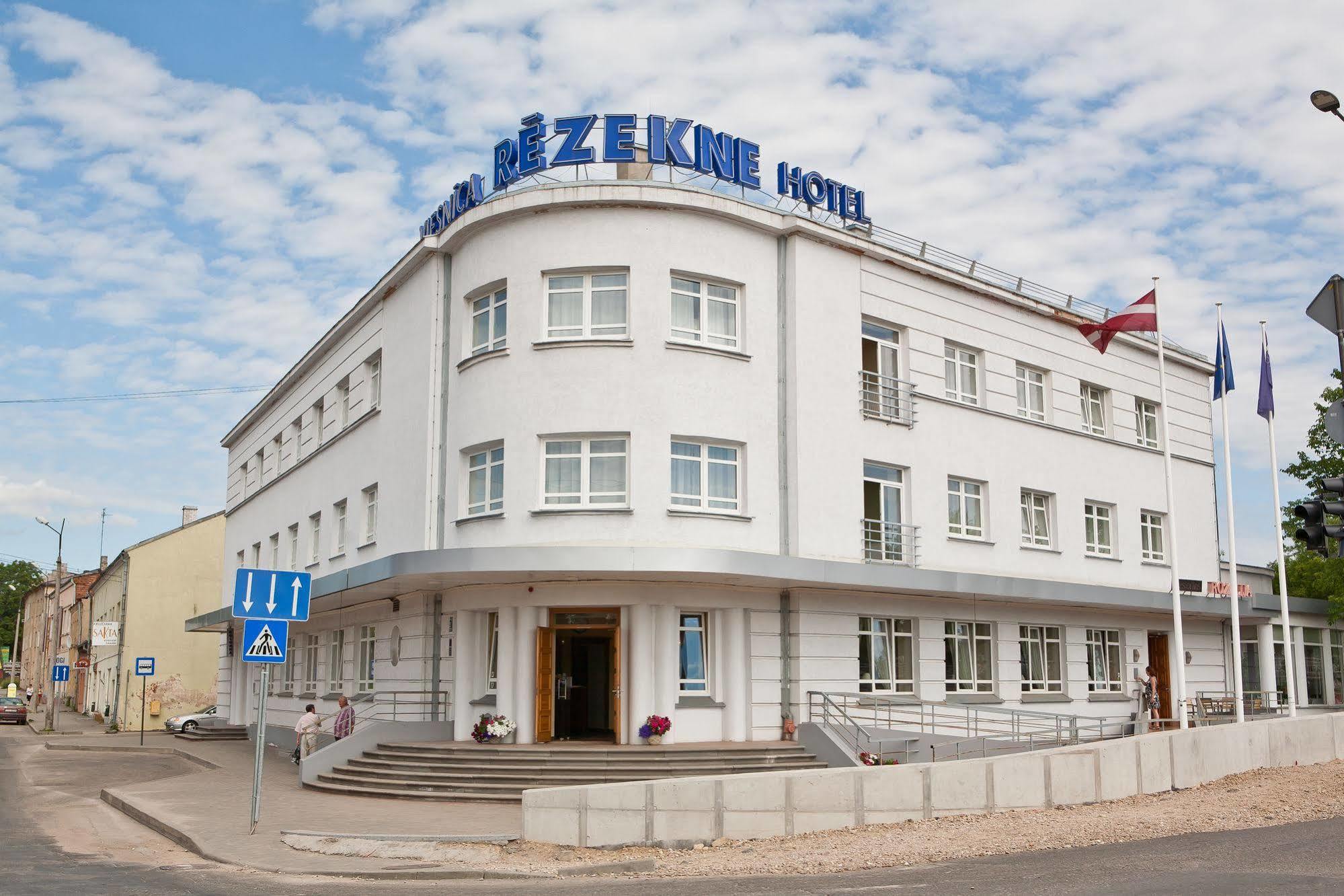 Kolonna Hotel Rēzekne Exterior foto